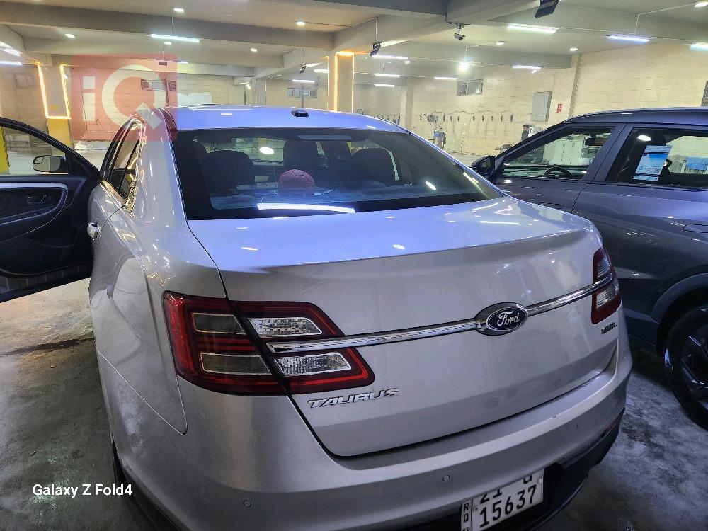 Ford Taurus
